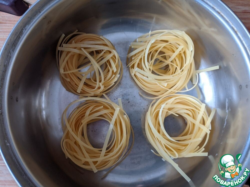 Гнёзда, фаршированные тунцом и шампиньонами