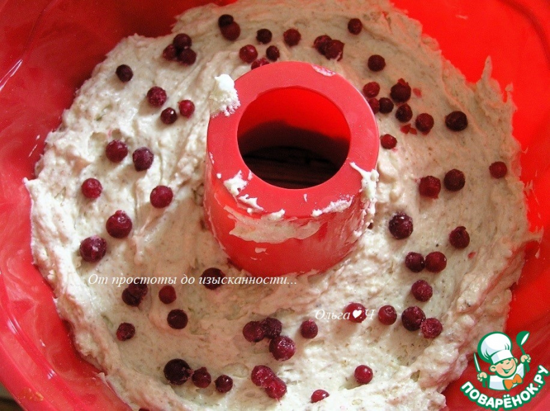 Миндальный кекс с брусникой