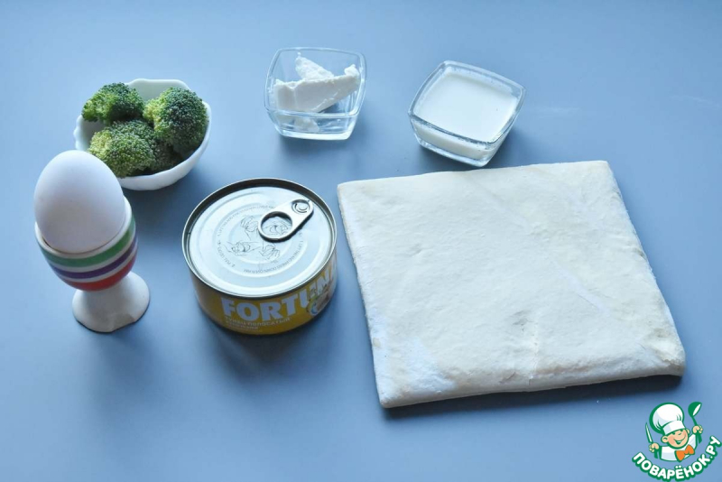 Мини пироги с тунцом и брокколи