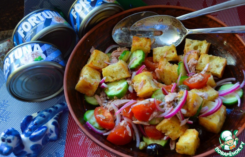 Панцанелла с тунцом и каперсами