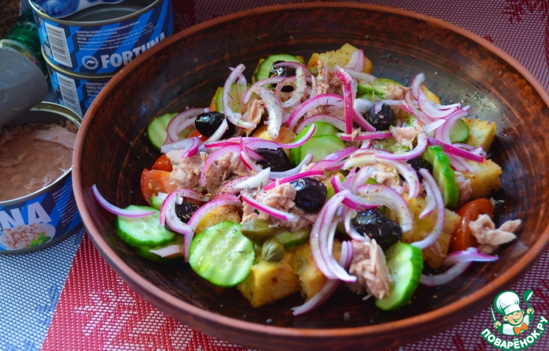 Панцанелла с тунцом и каперсами