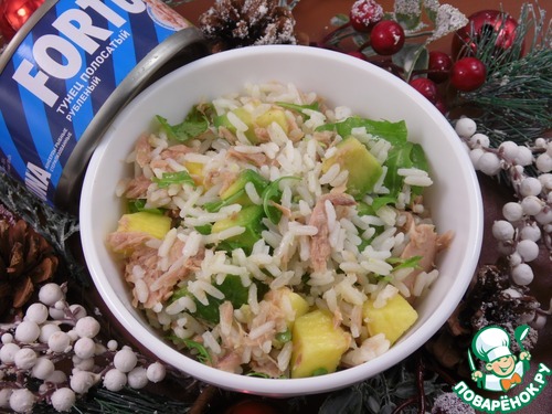 Салат с рисом, тунцом и манго