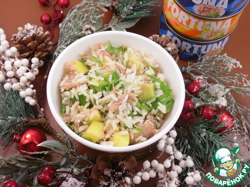 Салат с рисом, тунцом и манго