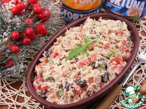 Салат с тунцом, рисом и овощами