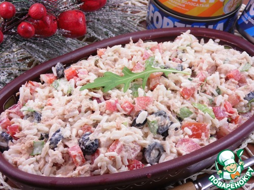 Салат с тунцом, рисом и овощами