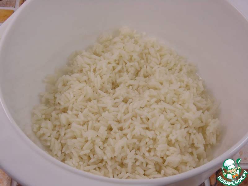 Салат с тунцом, рисом и овощами