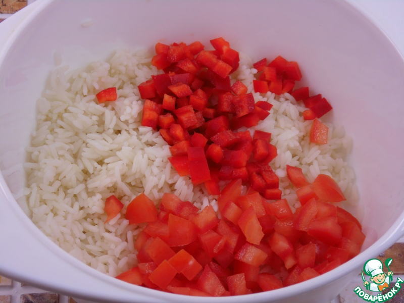 Салат с тунцом, рисом и овощами