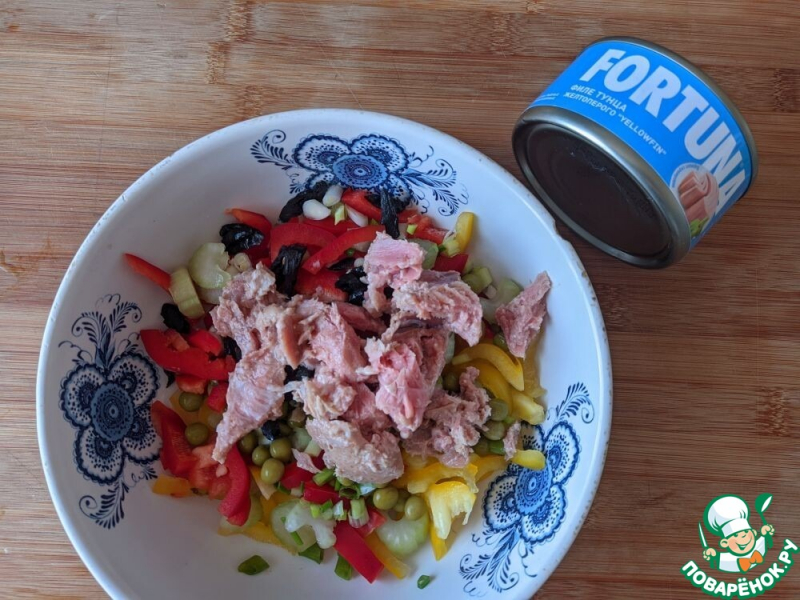 Салат "Ворожея" с тунцом и черносливом