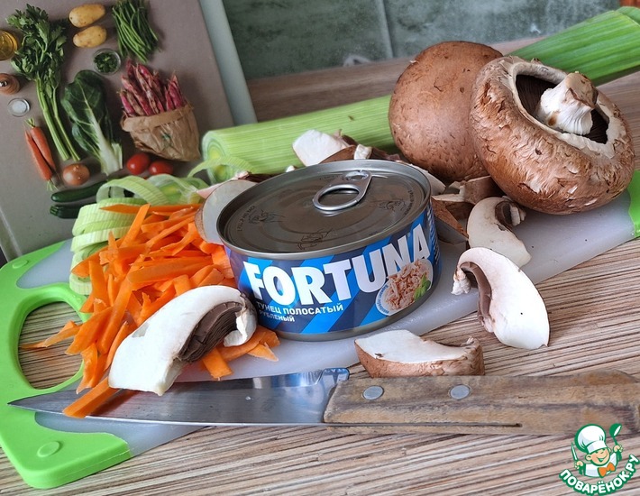 Сливочный суп с шампиньонами и тунцом