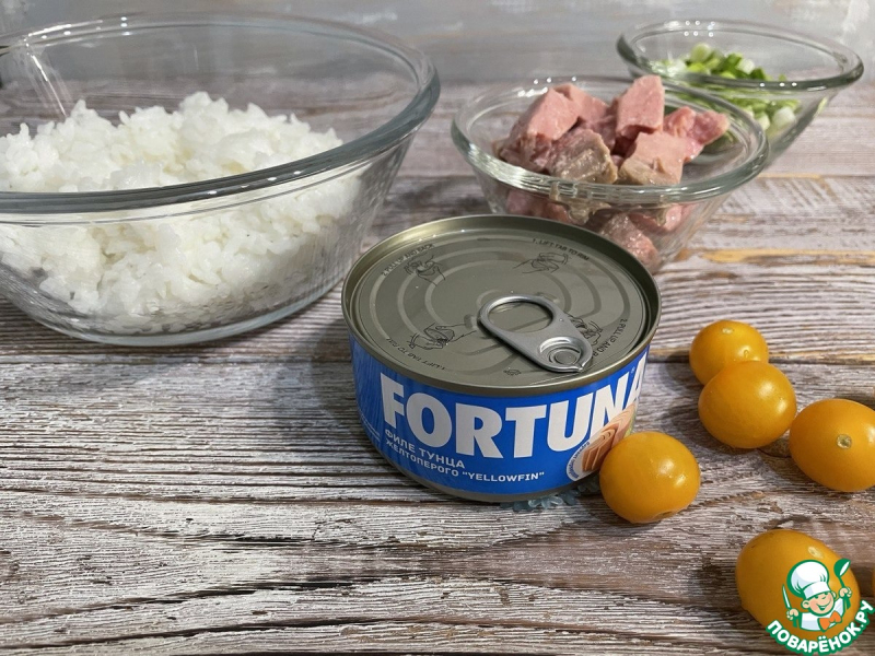 Слойки с тунцом рисом и помидорами черри