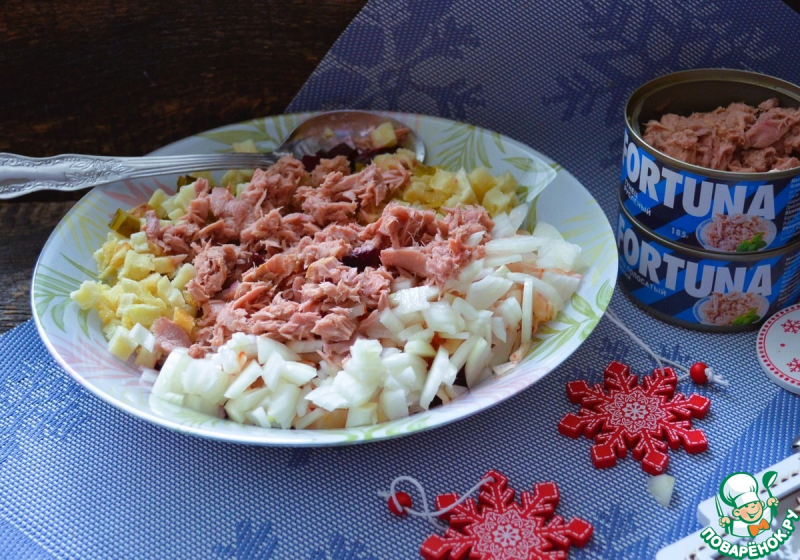 Винегрет с острой капустой и тунцом