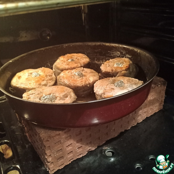 Форель с красной икрой под сливочным соусом